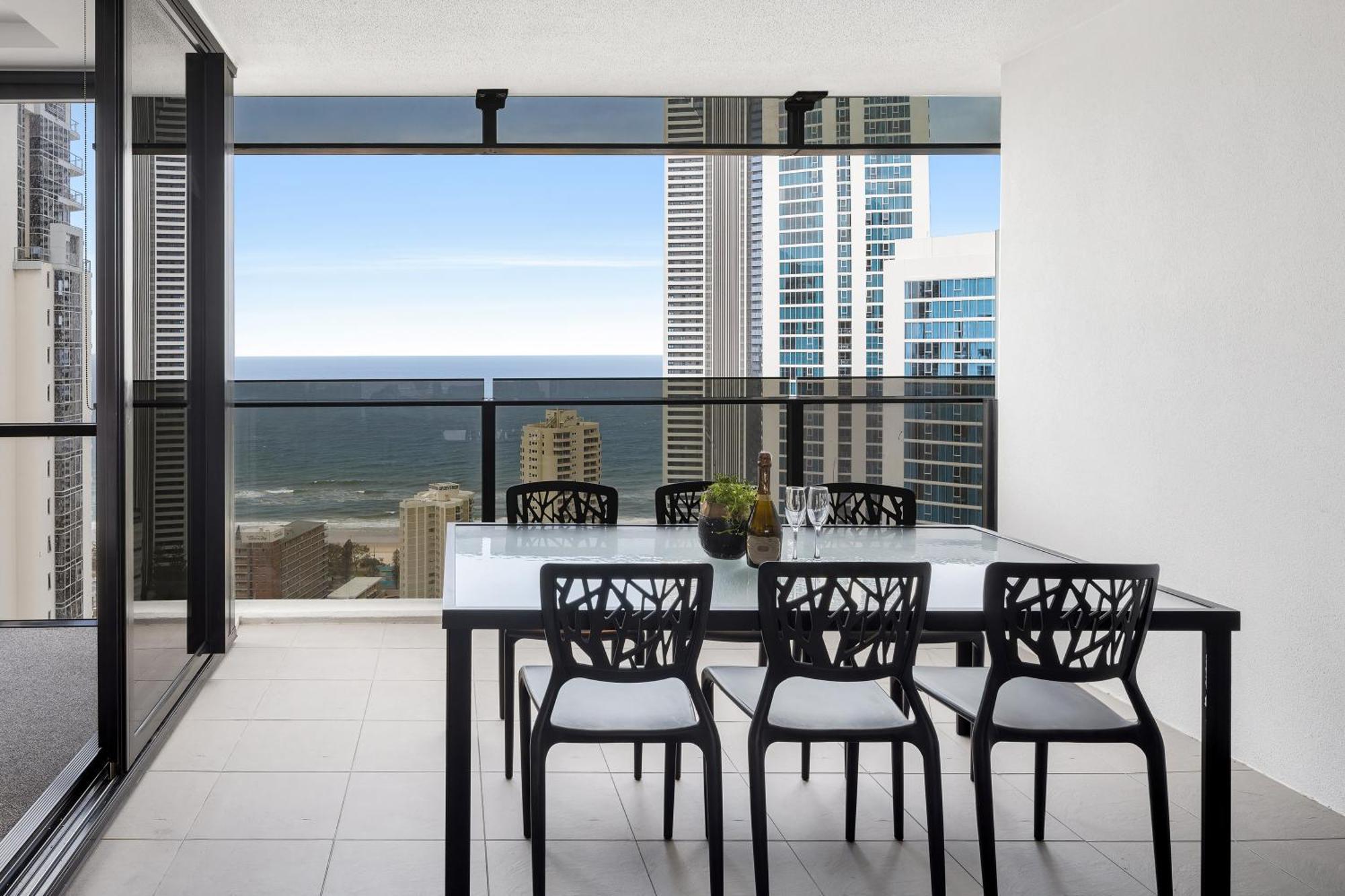 Holiday Holiday Circle On Cavill Apartments Gold Coast Room photo