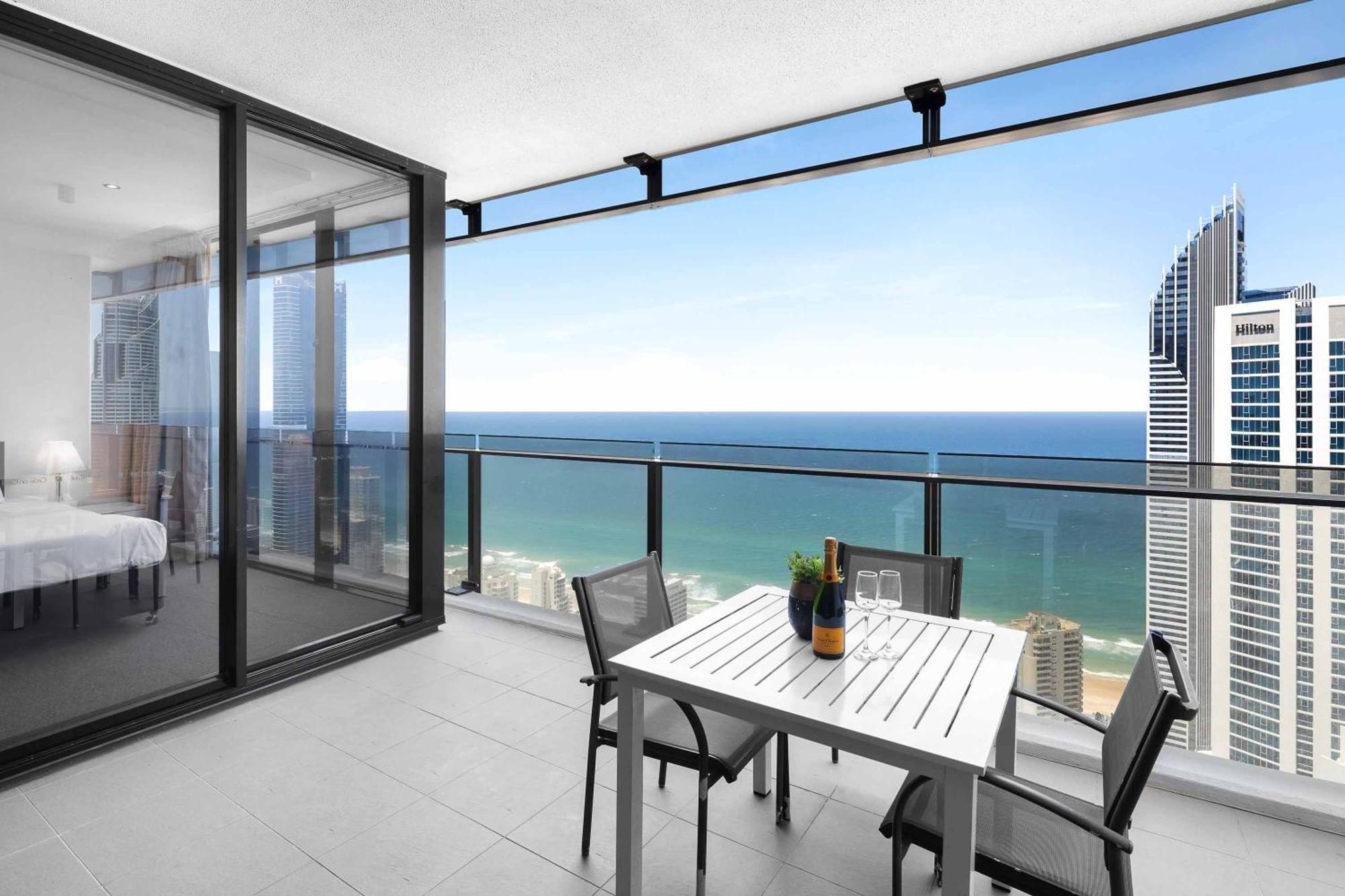 Holiday Holiday Circle On Cavill Apartments Gold Coast Room photo