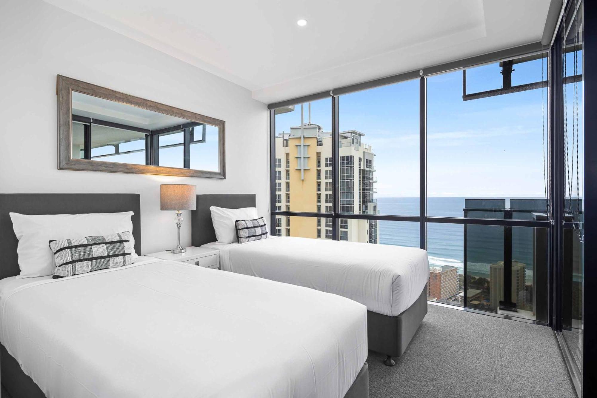 Holiday Holiday Circle On Cavill Apartments Gold Coast Room photo
