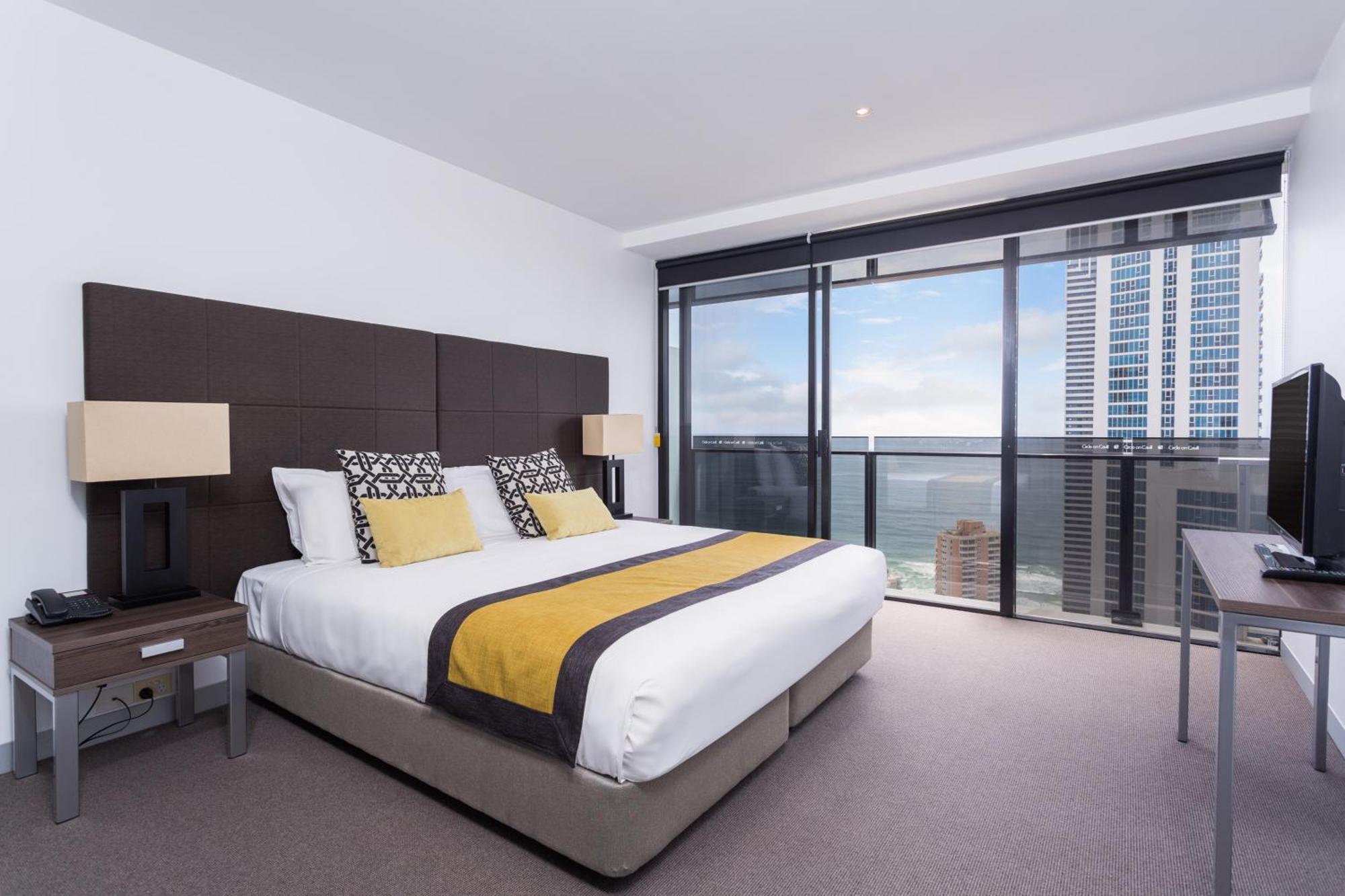 Holiday Holiday Circle On Cavill Apartments Gold Coast Room photo