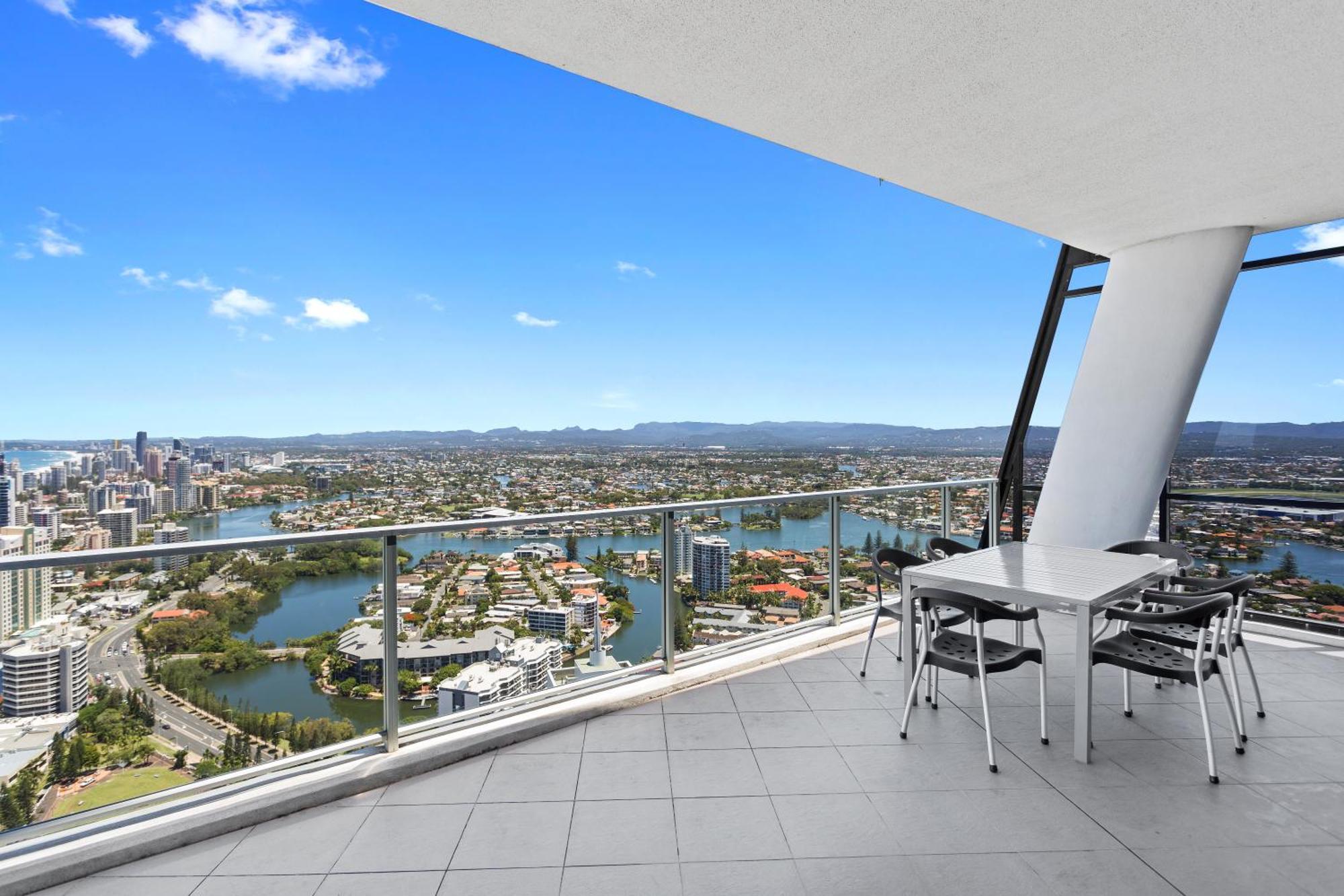Holiday Holiday Circle On Cavill Apartments Gold Coast Room photo