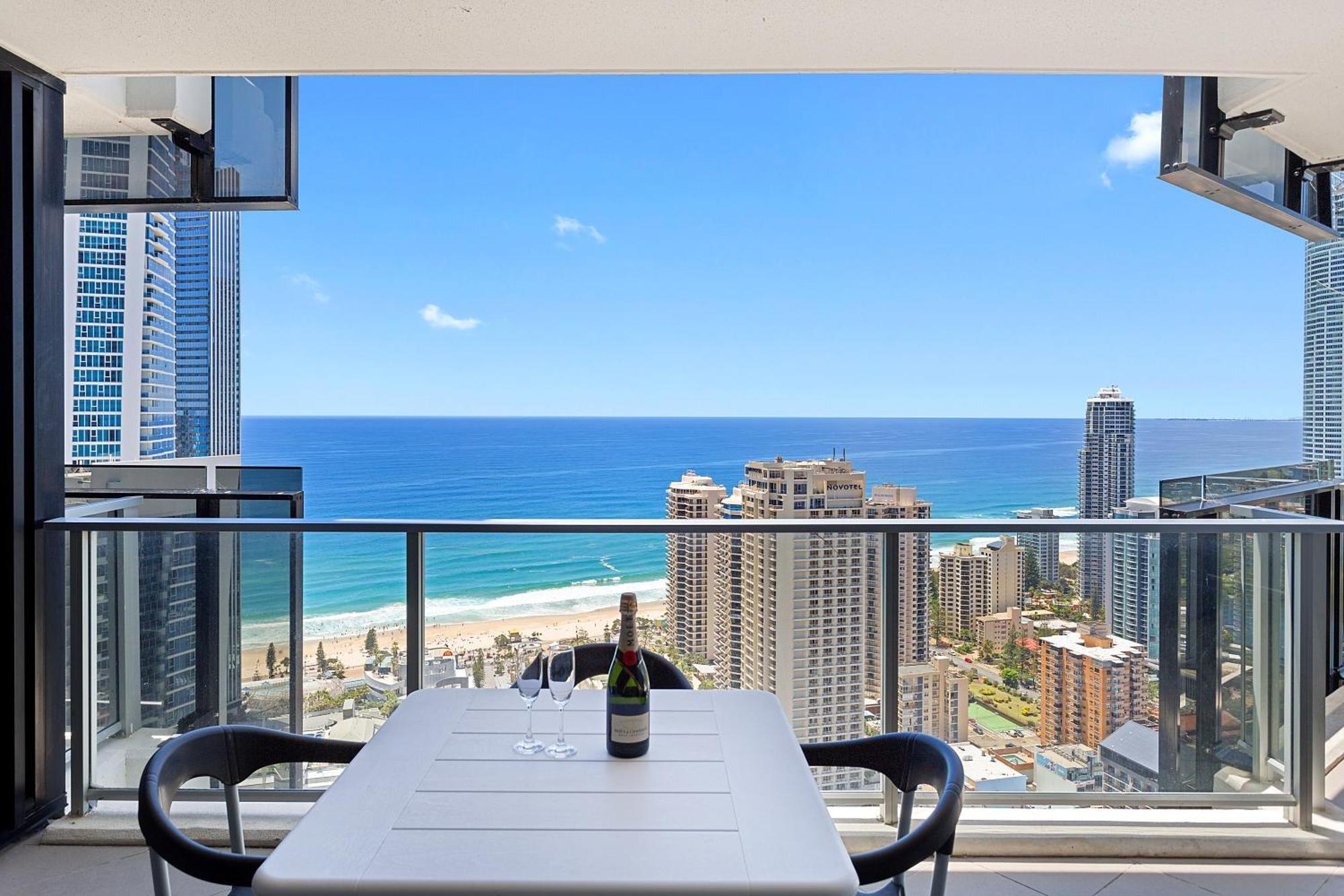 Holiday Holiday Circle On Cavill Apartments Gold Coast Room photo