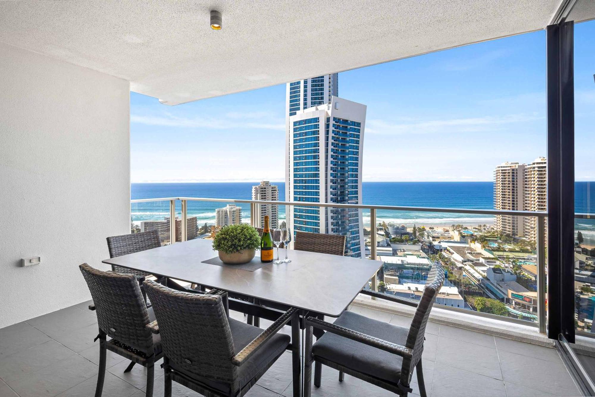 Holiday Holiday Circle On Cavill Apartments Gold Coast Room photo