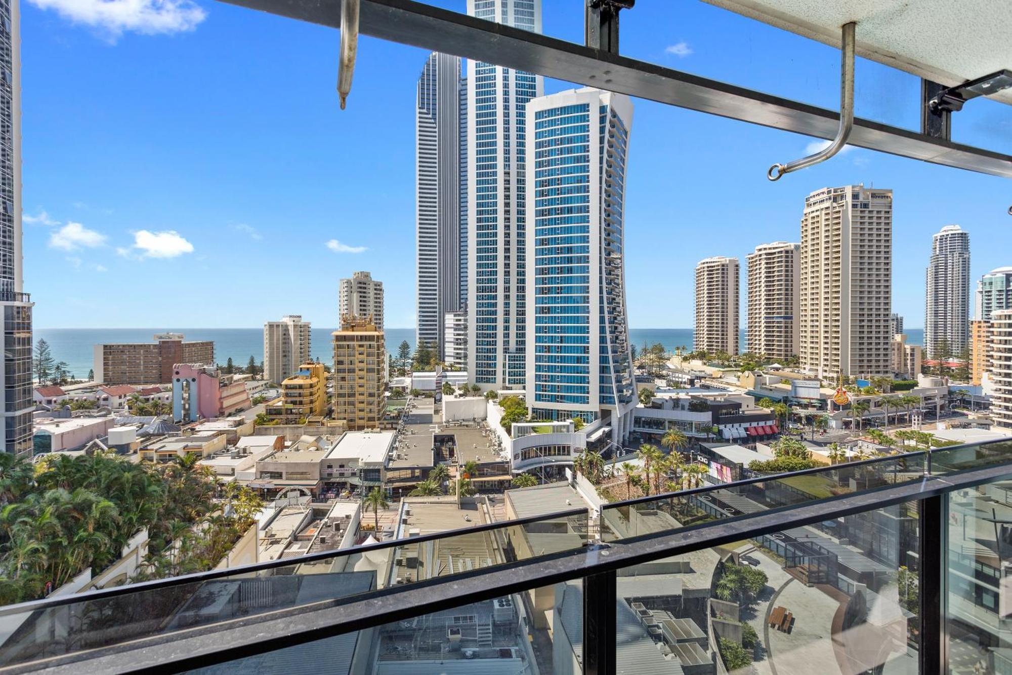 Holiday Holiday Circle On Cavill Apartments Gold Coast Room photo