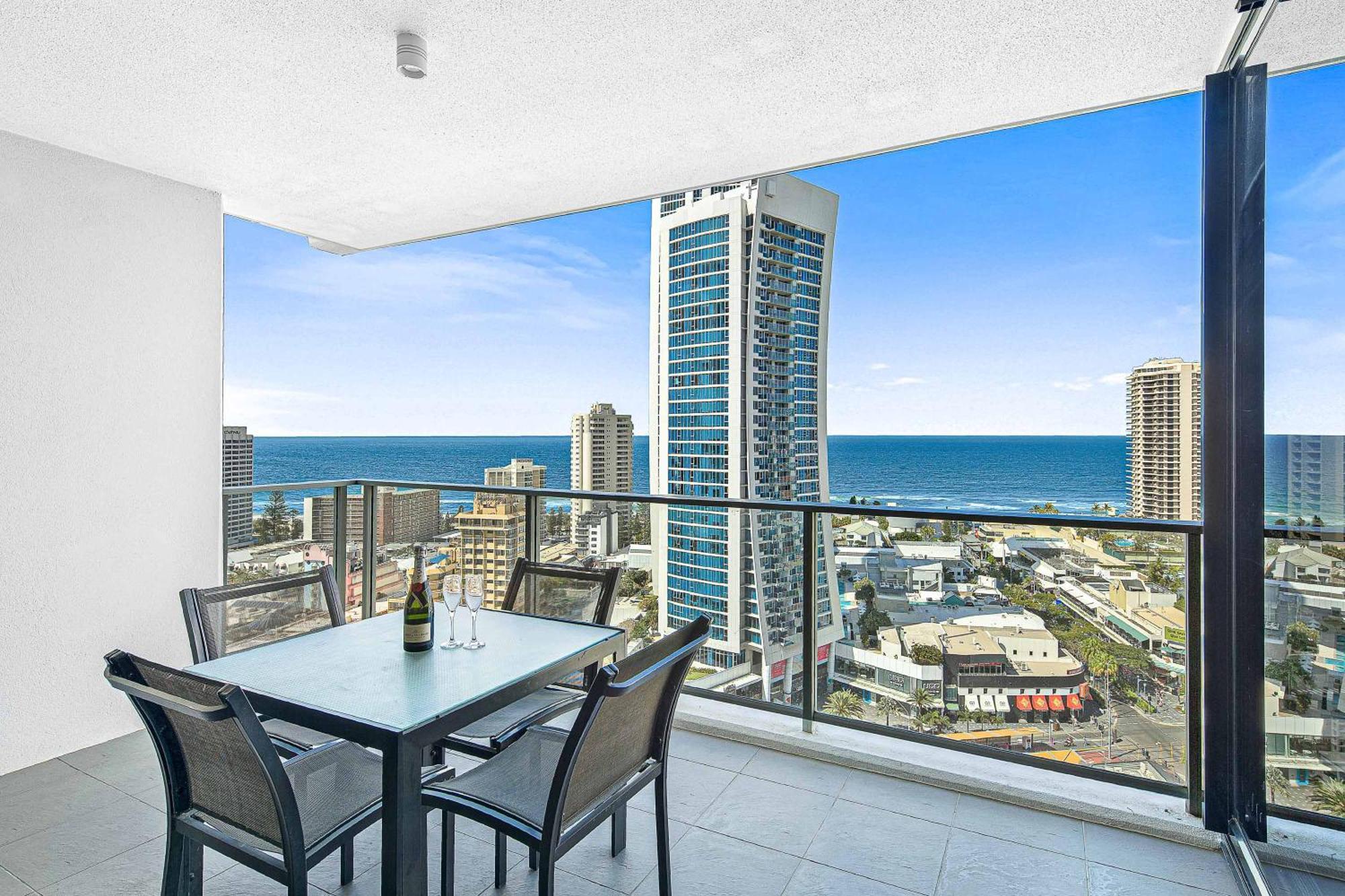 Holiday Holiday Circle On Cavill Apartments Gold Coast Room photo