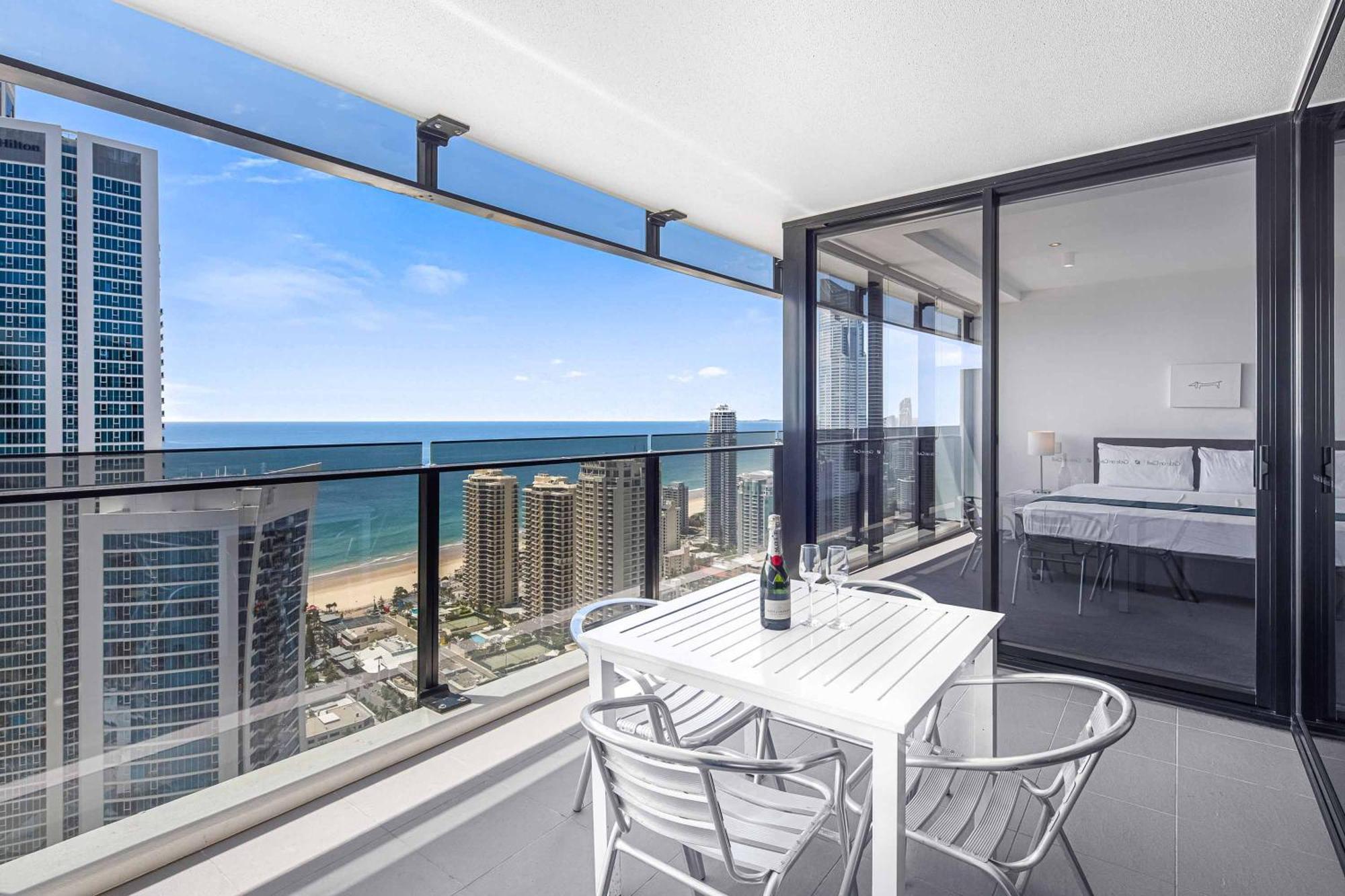 Holiday Holiday Circle On Cavill Apartments Gold Coast Room photo