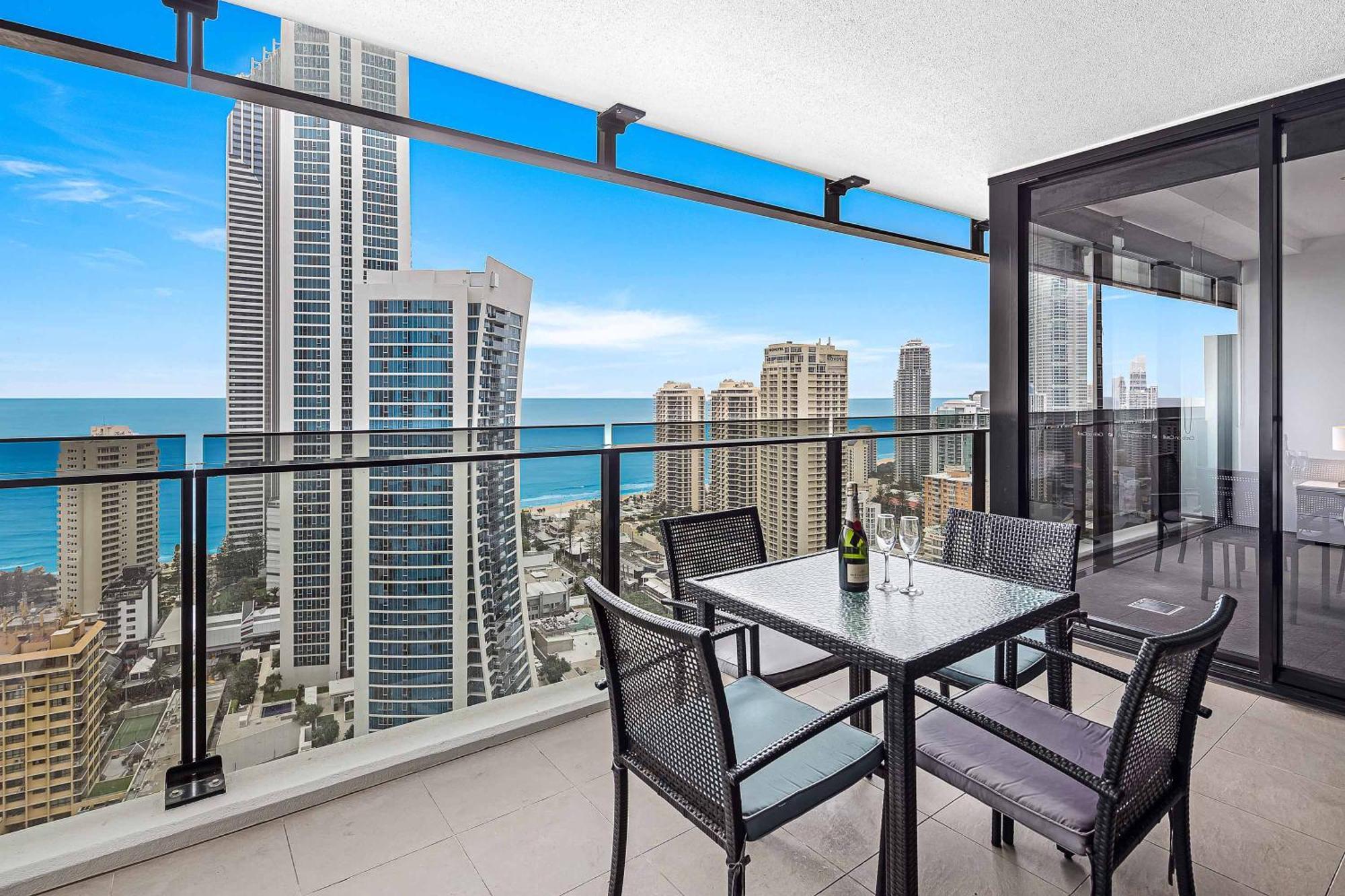 Holiday Holiday Circle On Cavill Apartments Gold Coast Room photo