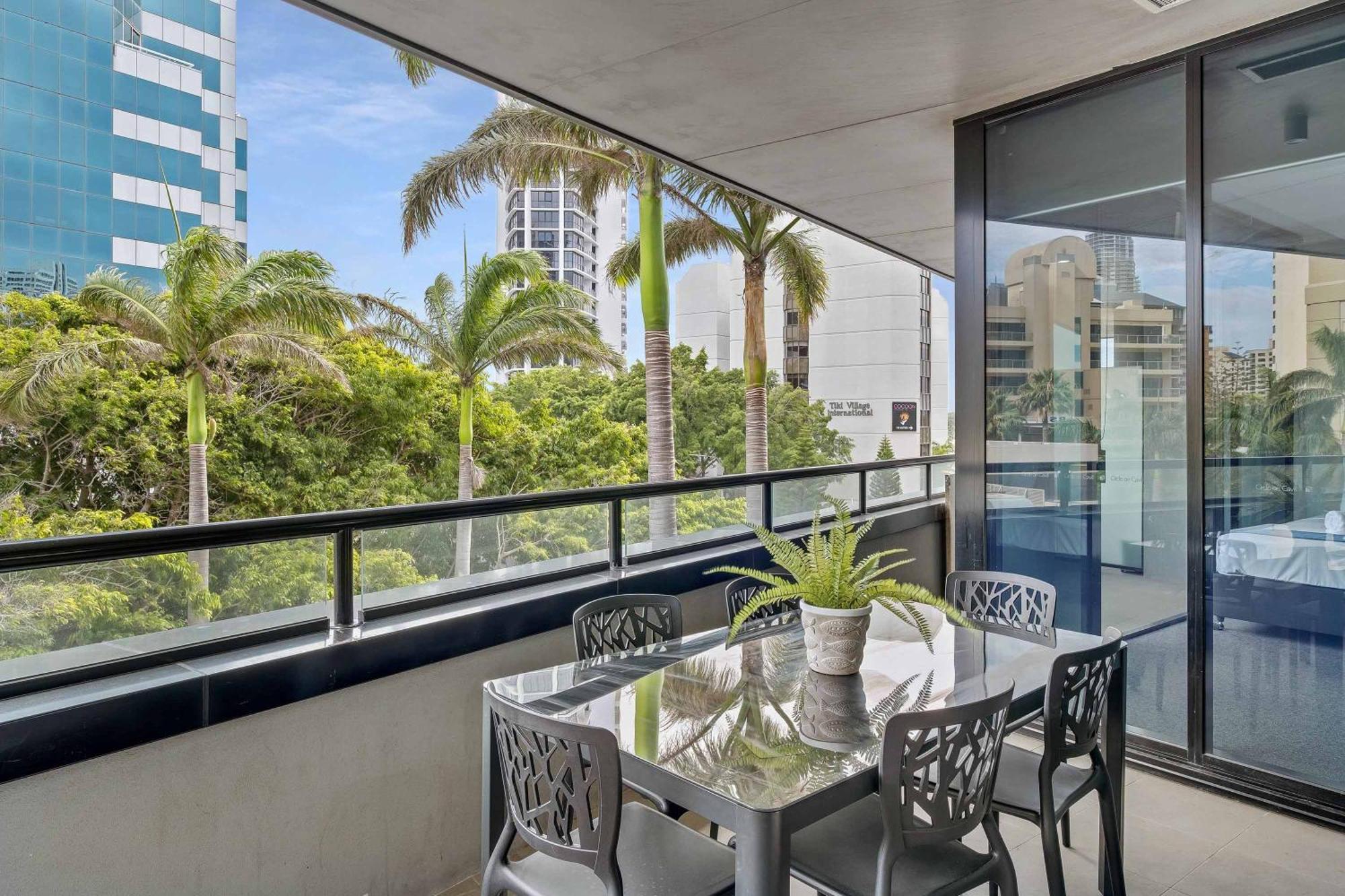 Holiday Holiday Circle On Cavill Apartments Gold Coast Room photo