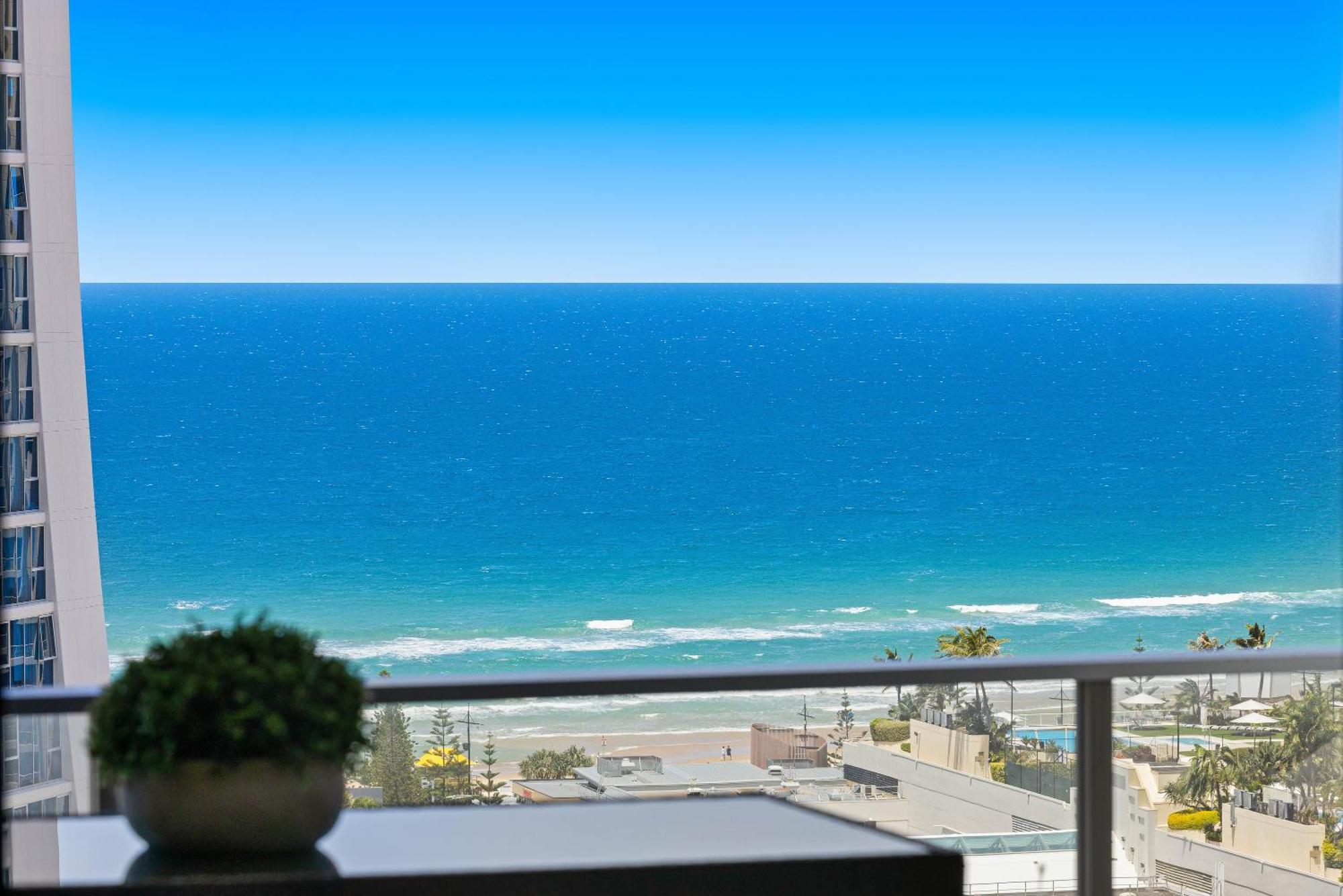 Holiday Holiday Circle On Cavill Apartments Gold Coast Room photo
