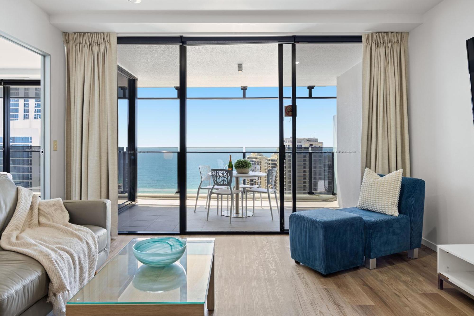 Holiday Holiday Circle On Cavill Apartments Gold Coast Room photo